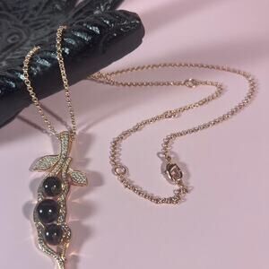 Hespera rose gold pea pod necklace